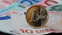 The BBC's Business Editor Robert Peston talks to Richard Bacon about the possible consequences for the British economy if the eurozone broke up.